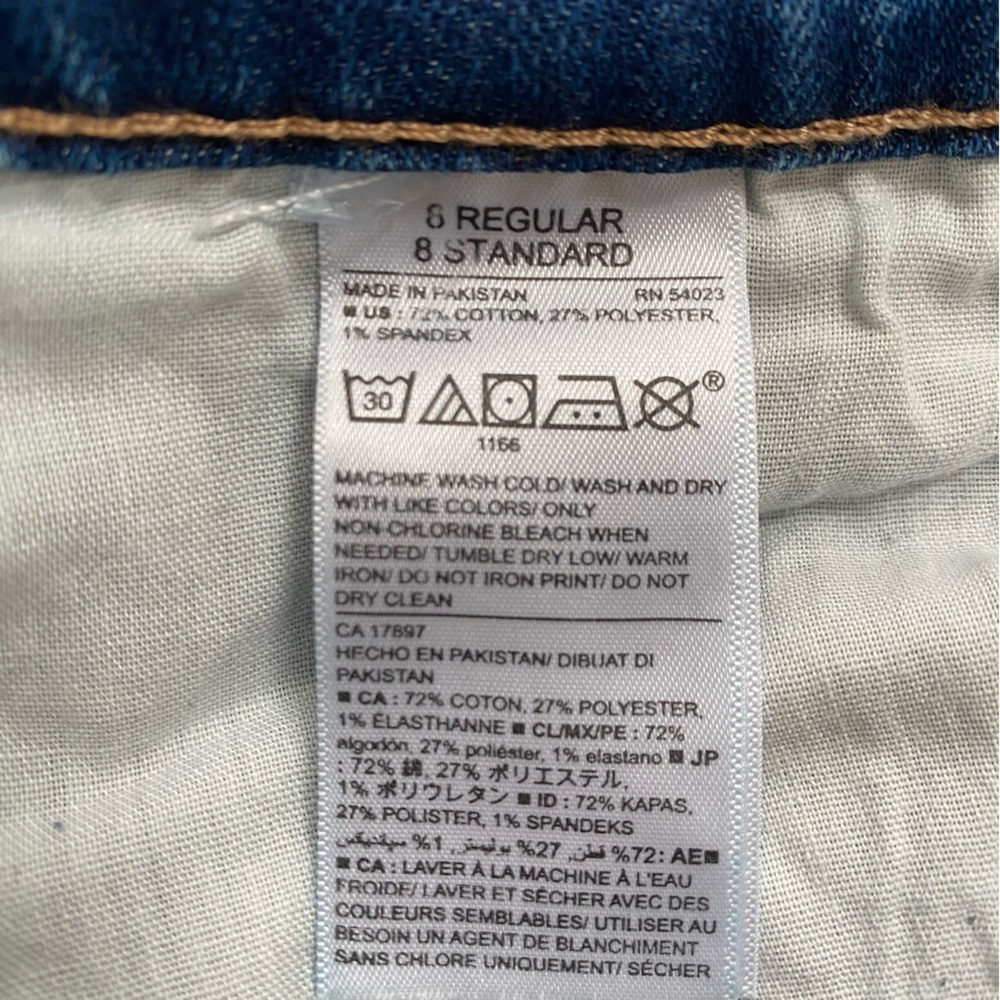 Old Navy Micro-Flare Mid Rise Jeans size 8 - Flare - Inseam 32" - Picture 5 of 5